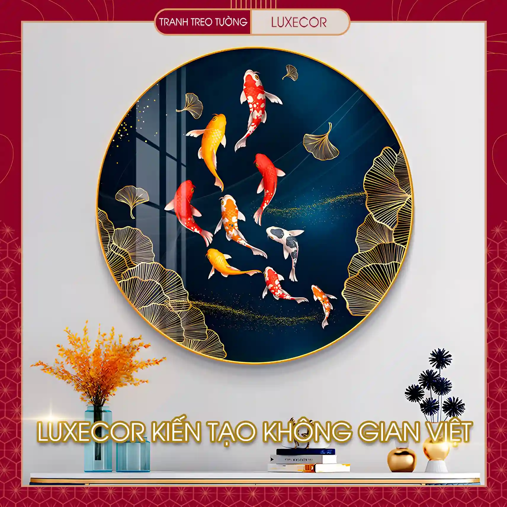 Tranh Tráng Gương Cửu Ngư Hoa Sen Luxecor – Phong Thủy Tài Lộc & Trường Thọ Tranh tráng gương Cửu Ngư Hoa Sen Luxecor khắc họa chín con cá chép bơi quanh hoa sen vàng trên nền gương bóng sang trọng. Tác phẩm tượng trưng cho tài lộc, trường thọ, hạnh phúc và thịnh vượng, phù hợp treo tại phòng khách, văn phòng hoặc không gian phong thủy trung tâm. Chất liệu gỗ MDF phủ gương mica cao cấp phản chiếu ánh sáng tự nhiên, tạo cảm giác sang trọng và tinh tế.