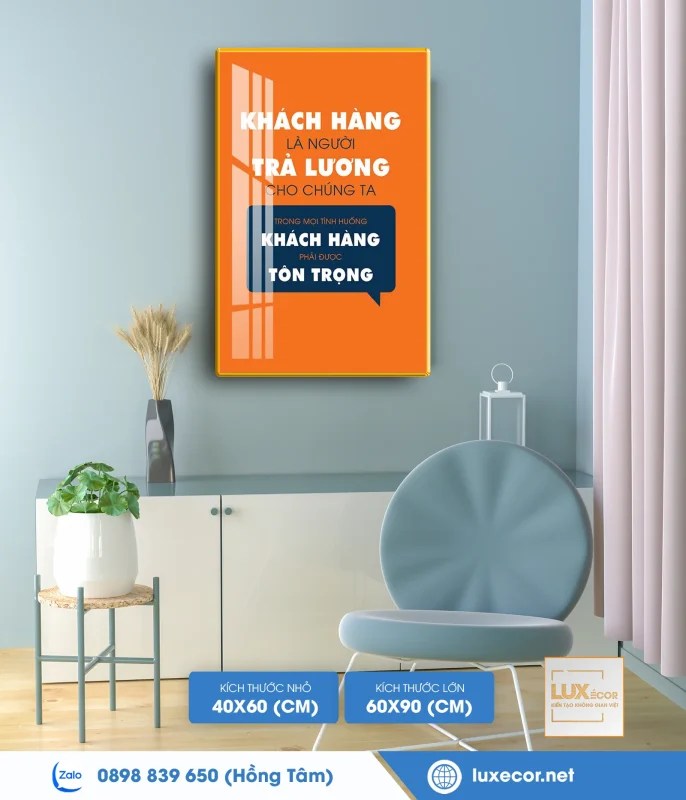 Tranh treo tường tạo động lực tráng gương Khách hàng là người trả lương cho chúng ta - trong mọi tình huống khách hàng phải được tôn trọng
