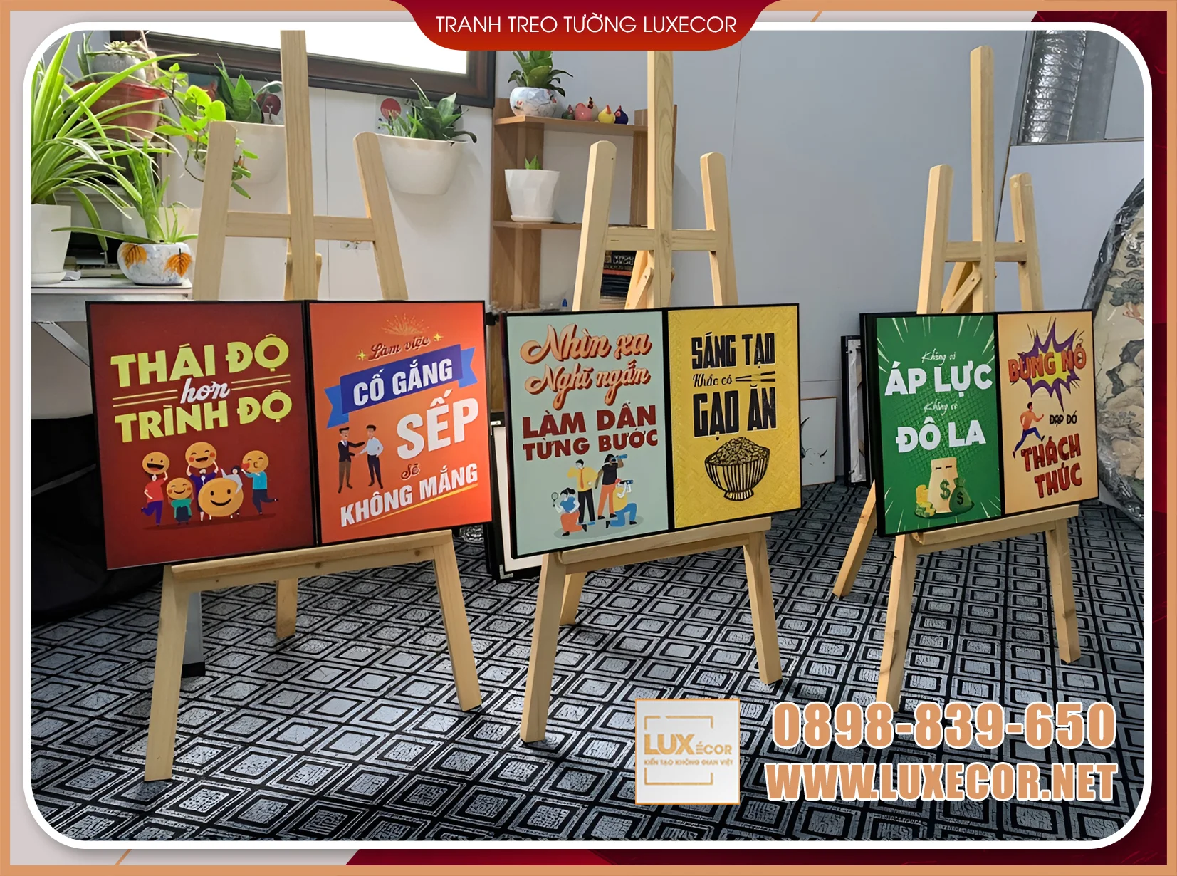Bộ tranh slogan động lực văn phòng | Luxecor – Nhiều mẫu truyền cảm hứng Bộ tranh slogan động lực văn phòng Luxecor với nhiều thông điệp hài hước và ý nghĩa như Thái độ hơn trình độ, Cố gắng sếp sẽ không mắng, Nhìn xa nghĩ ngắn làm dần từng bước