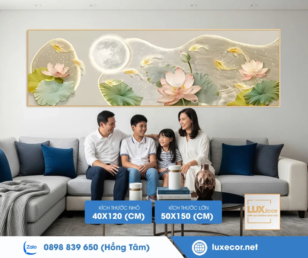 Gợi ý kích thước tranh treo sofa: 120x60 cm cho sofa 1,8–2,0 m; 150x70 cm cho sofa 2,0–2,2 m; 180x80 cm cho sofa 2,2–2,5 m; 200x90/100 cm cho sofa 2,5–3,0 m