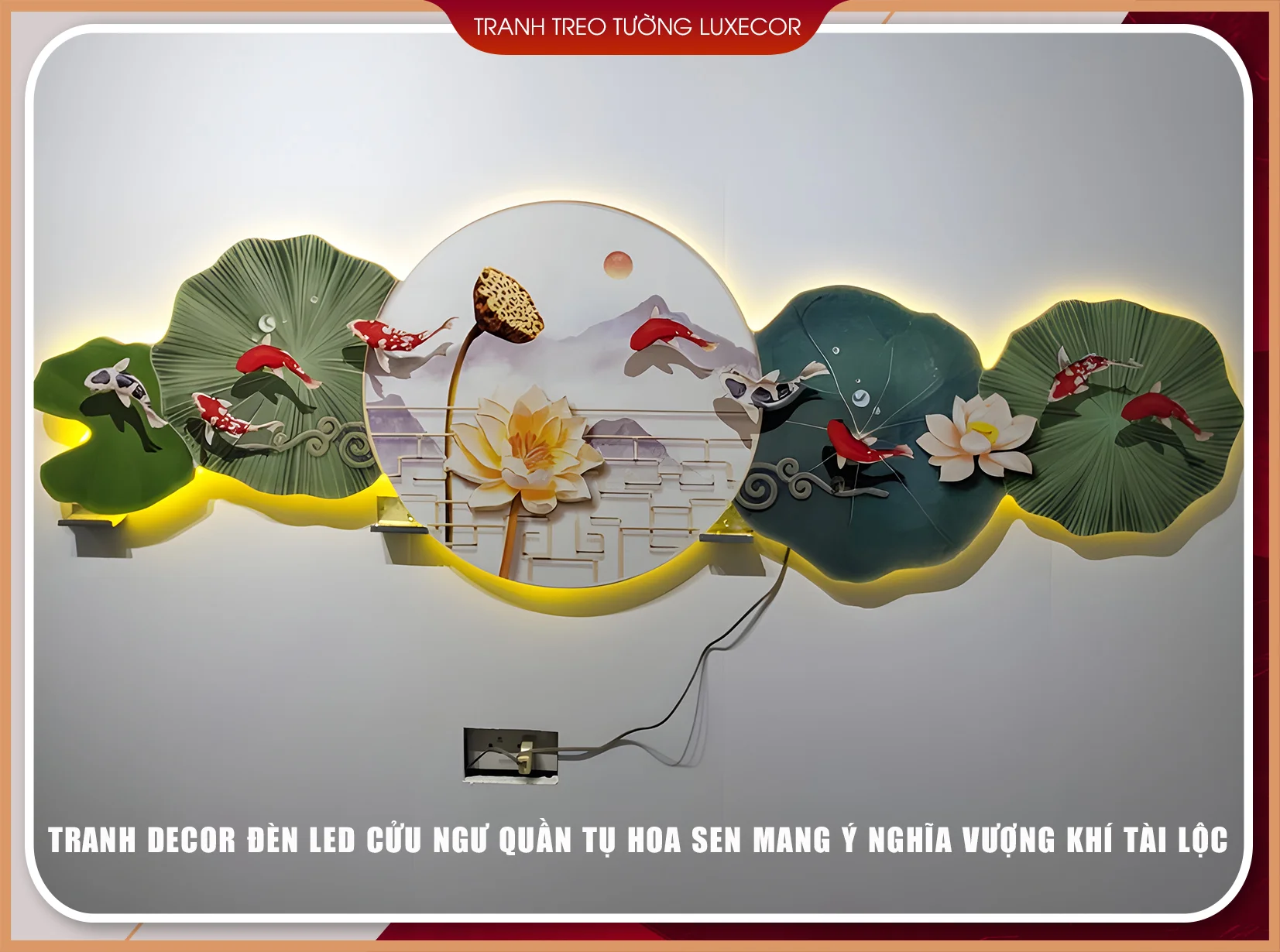 Tranh đèn LED Cửu Ngư Quần Hội hoa sen, biểu tượng phong thủy vượng khí tài lộc, ánh sáng vàng hắt tạo chiều sâu sang trọng