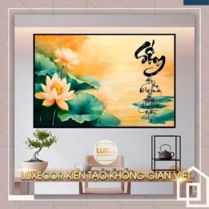 Tranh hoa sen nghệ thuật với thư pháp chữ Sống, gam màu vàng xanh hài hòa, biểu tượng cho sự tích cực và phong thủy thịnh vượng.