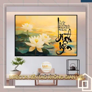 Tranh nghệ thuật hoa sen trắng trên hồ nước vàng óng, thư pháp chữ Bình Yên, biểu tượng phong thủy cho sự an lành và cân bằng.