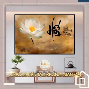 Tranh thư pháp chữ Hiếu kết hợp hoa sen trắng tinh khôi, biểu tượng đạo lý uống nước nhớ nguồn.