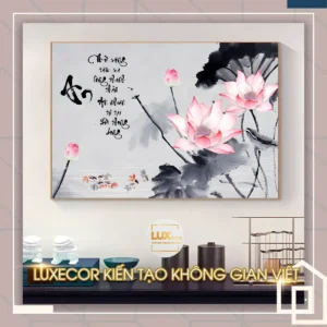 Tranh tráng gương hoa sen thư pháp An Nhiên Luxecor treo phòng khách và phòng trà, mang lại sự cân bằng và bình yên
