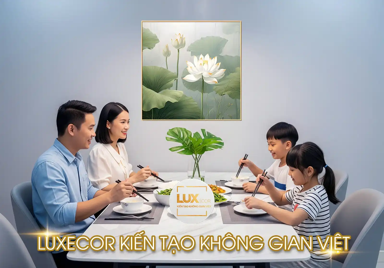 Tranh tráng gương hoa sen gợi không khí sum họp bữa cơm gia đình, mang lại sự sung túc và hạnh phúc