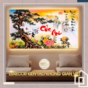 Tranh điện treo tường thư pháp cha mẹ hình ảnh cây tùng bách hạc rực rỡ dưới ánh nắng ấm áp và đàn chim bay lượn.