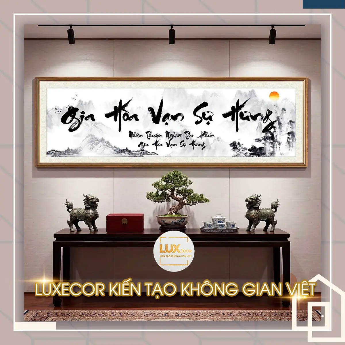 Bức tranh chữ Gia Hòa Vạn Sự Hưng phong cảnh mặt trời rực rỡ Bức tranh thư pháp phong thủy Gia Hòa Vạn Sự Hưng đón ánh dương vượng khí cực kỳ tích cực.