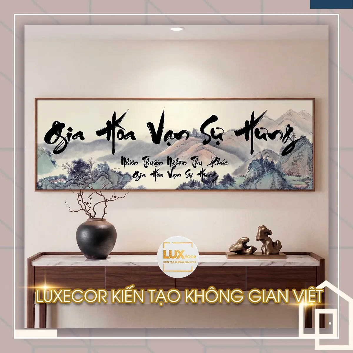 Mẫu tranh tráng gương Gia Hòa Vạn Sự Hưng núi non hùng vĩ Tranh chữ thư pháp Gia Hòa Vạn Sự Hưng phong cảnh đồi núi trùng điệp bảo vệ luồng vượng khí.
