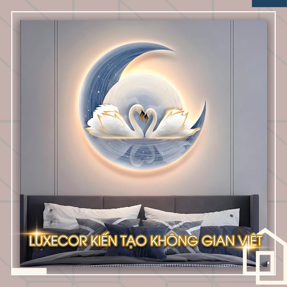 Tranh Đèn LED Decor Phòng Ngủ Master Đôi Thiên Nga Hạnh Phúc Bức tranh decor nghệ thuật đầu giường có hắt sáng LED ấm áp, mô tả đôi thiên nga trắng tạo hình trái tim trên vầng trăng khuyết xanh lam.