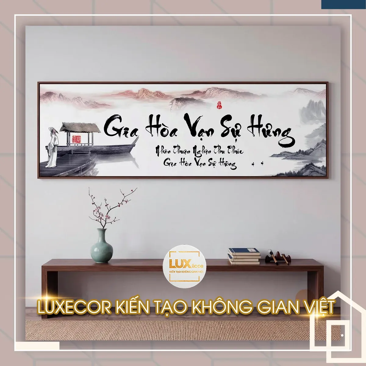 Mẫu tranh thư pháp Gia Hòa Vạn Sự Hưng thủy mặc tĩnh lặng Thiết kế tranh tráng gương Gia Hòa Vạn Sự Hưng phong cách thủy mặc mộc mạc bình yên.