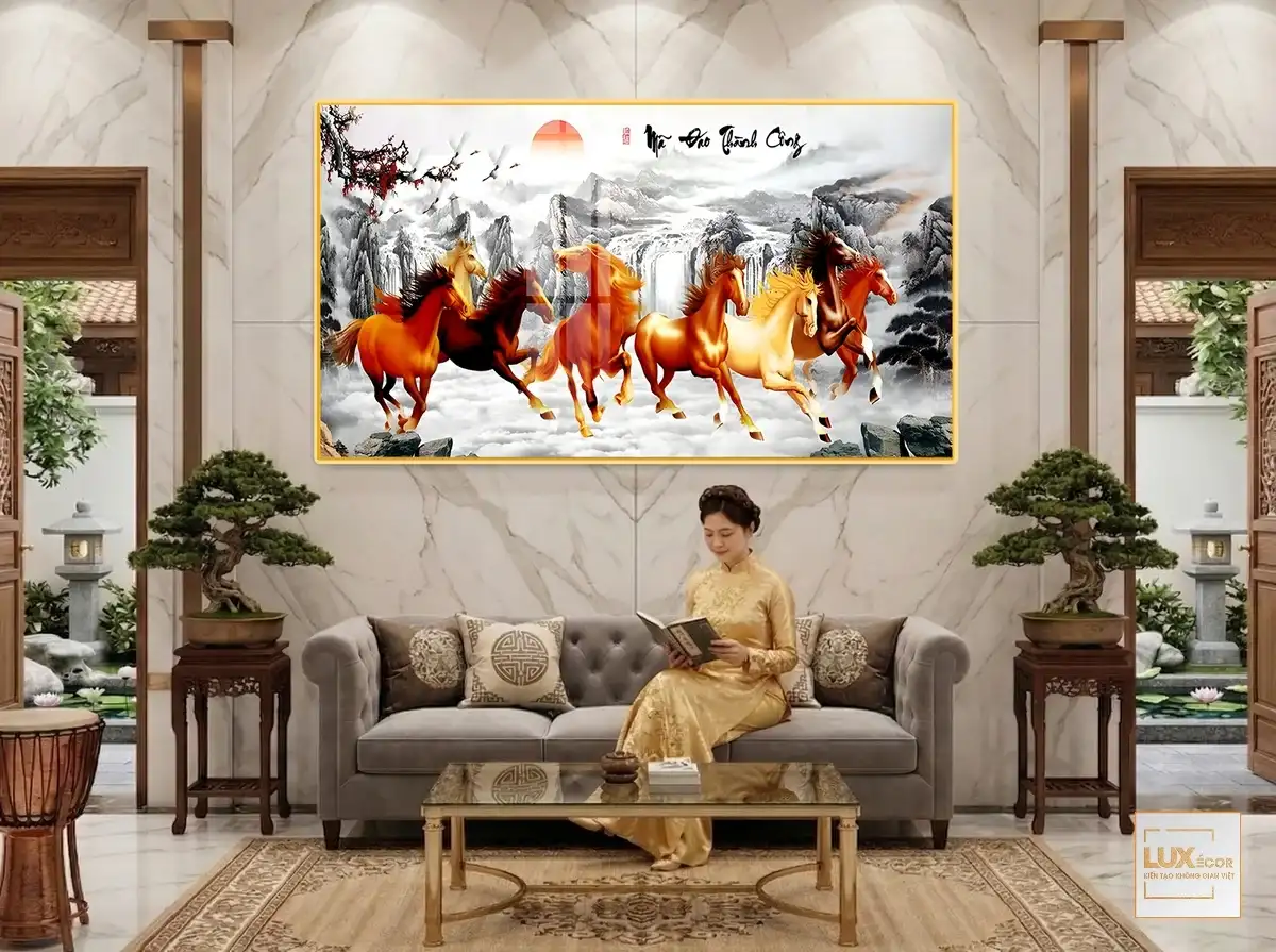 Tranh mã đáo thành công treo phòng khách cao cấp, kết hợp nội thất mang vượng khí tốt.