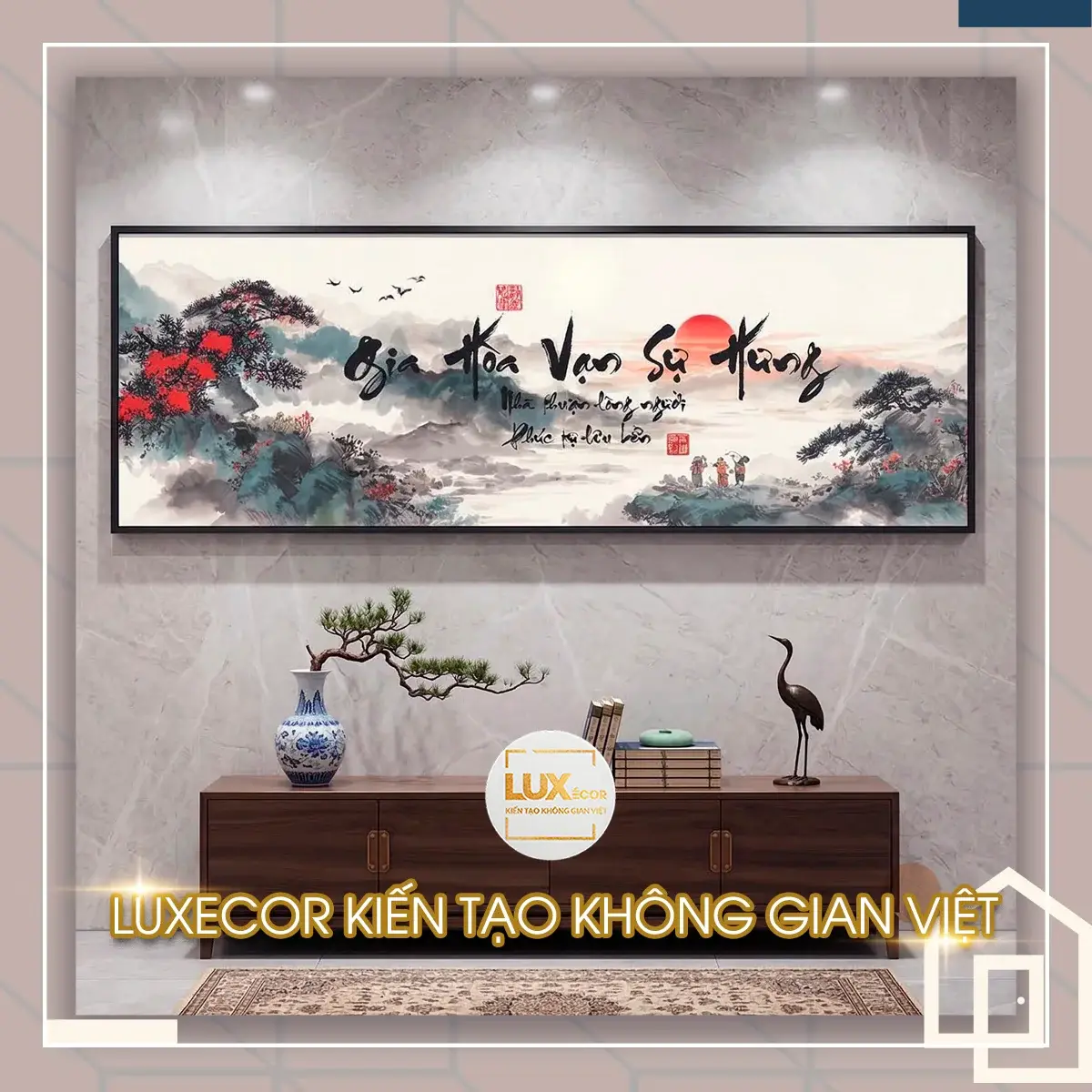 Tranh Sơn Thủy Gia Hòa Vạn Sự Hưng Mặt Trời Đỏ Bức tranh phong cảnh sơn thủy hữu tình kết hợp chữ thư pháp Gia Hòa Vạn Sự Hưng.