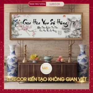 Tranh thư pháp treo tường Gia Hòa Vạn Sự Hưng chữ vàng, thuyền buồm đỏ trên sông núi, phong thủy cho phòng khách.