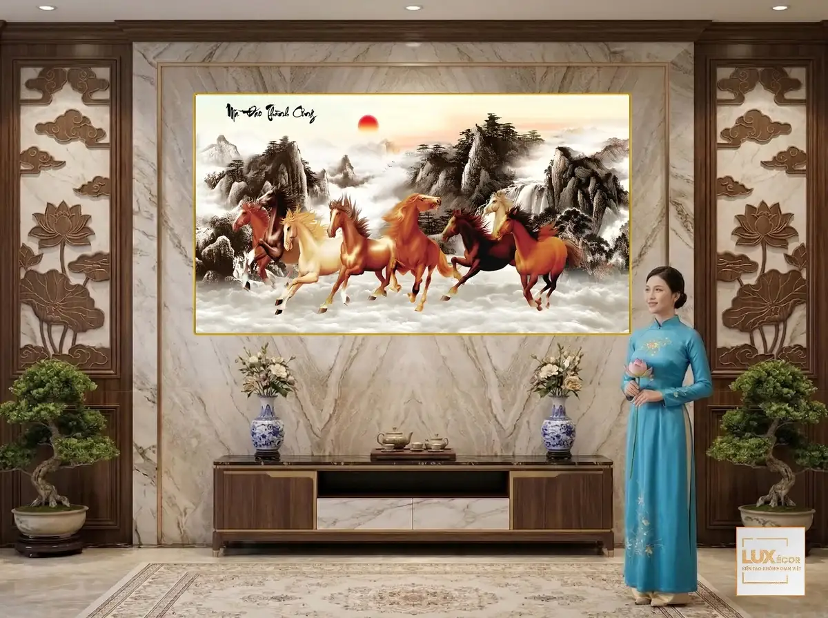 Ảnh thực tế tranh tráng gương gỗ mdf khung viền composite bát mã treo tường phòng khách.