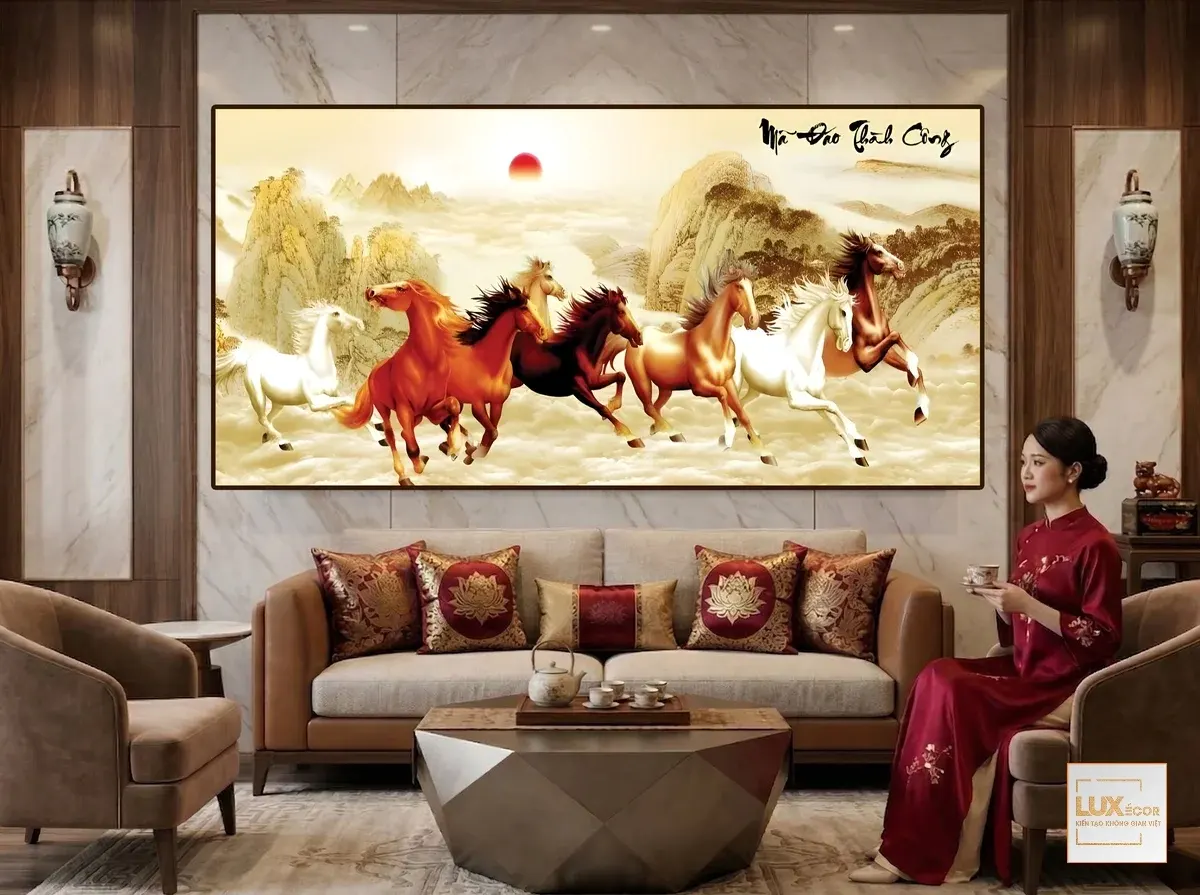 Tranh tráng gương mã đáo thành công bát mã tung vó dũng mãnh trên biển mây dưới ánh thái dương rực rỡ.