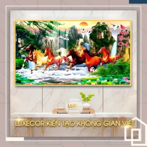 Tranh tráng gương mã đáo thành công gỗ MDF viền composite in 3D sắc nét cảnh thiên nhiên.