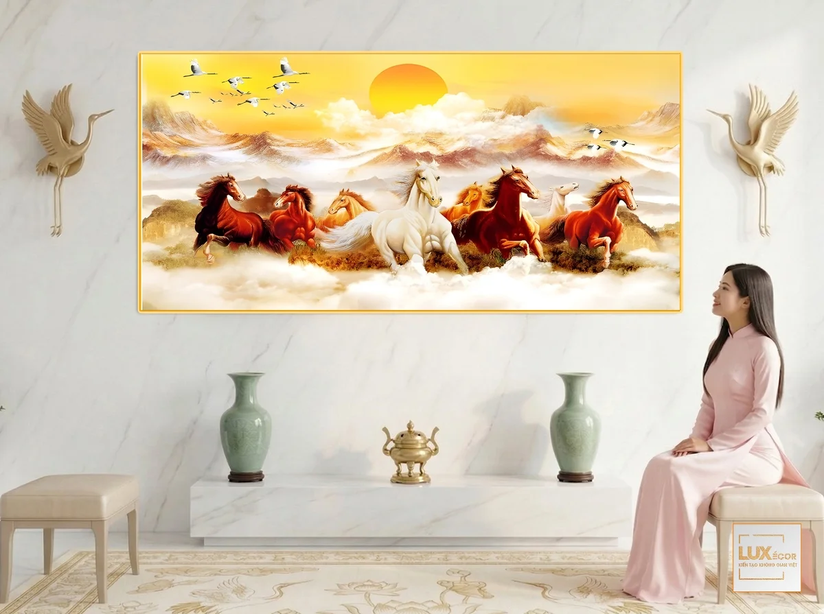 Tranh tráng gương mã đáo thành công với đàn ngựa tung vó vượt biển dưới ráng chiều.