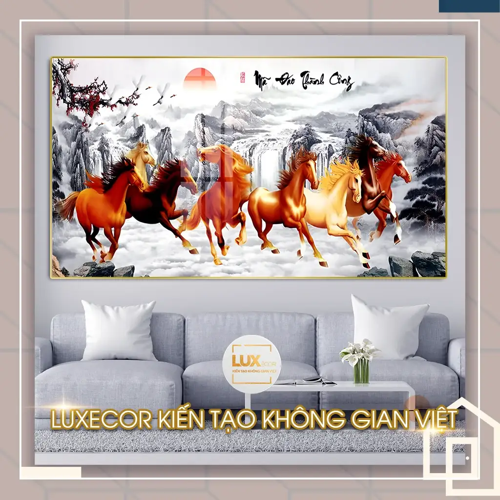 Tranh tráng gương gỗ MDF mã đáo thành công trang trí phòng khách Tranh tráng gương gỗ mdf khung viền composite mã đáo thành công treo phòng khách hiện đại.