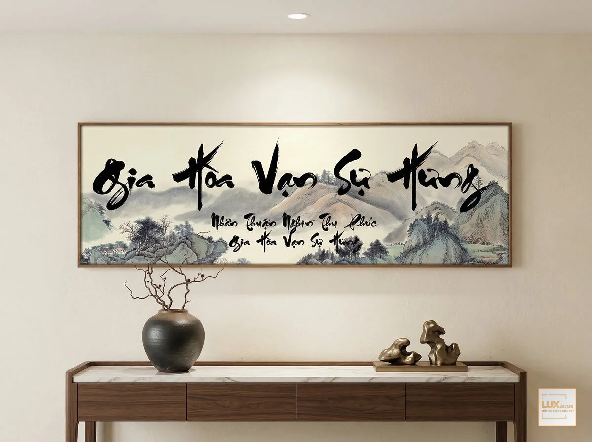 Tranh chữ thư pháp Gia Hoà Vạn Sự Hưng phong cảnh đồi núi trùng điệp bảo vệ luồng vượng khí.