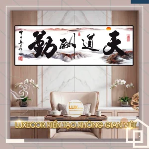 Tranh tráng gương thư pháp chữ Hán Thiên Đạo Thù Cần cảnh núi sắc thu hồng.