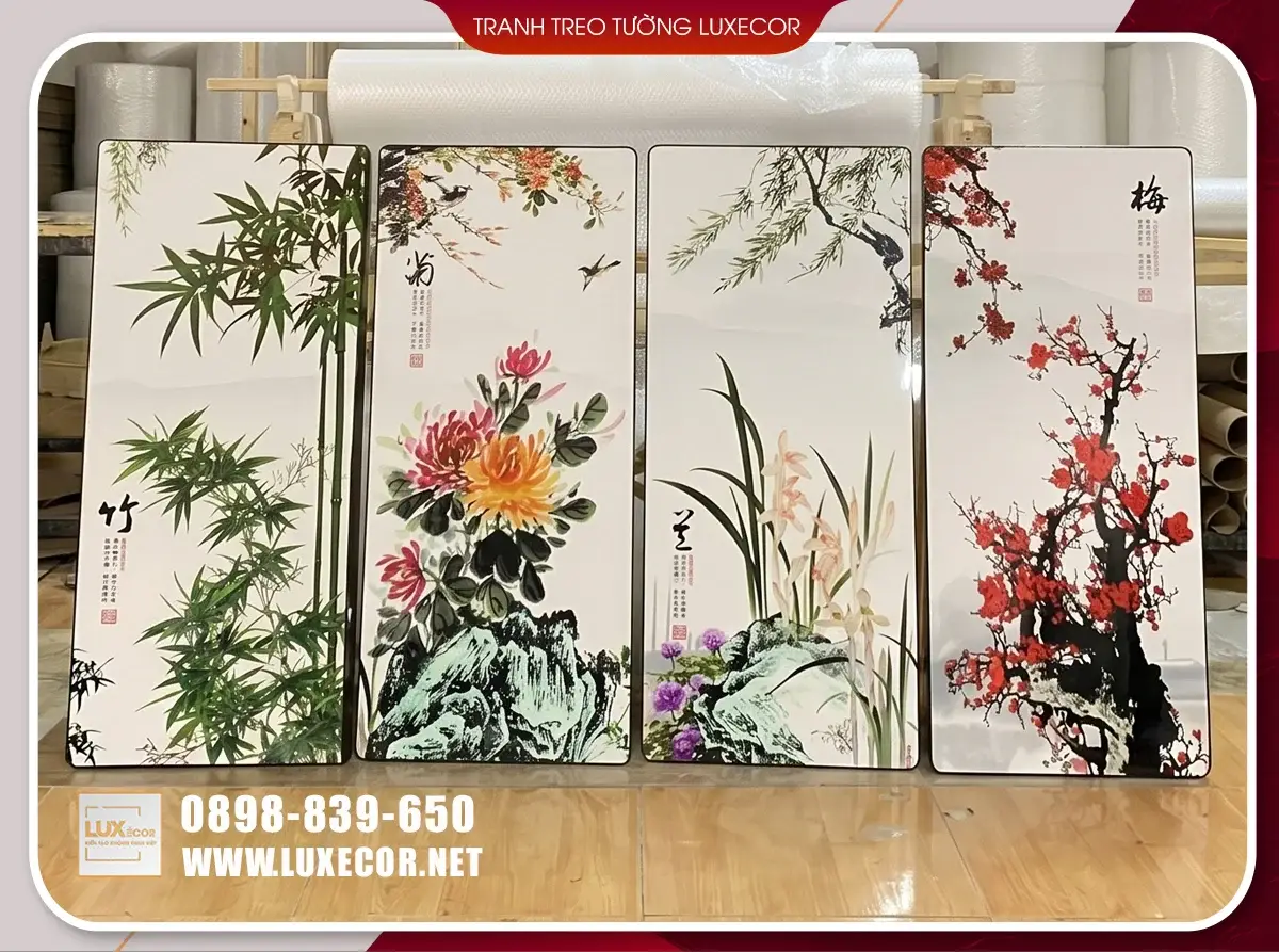 Ảnh thực tế bộ 4 tranh tráng gương treo tường chủ đề Trúc Cúc Lan Mai viền composite bo góc.